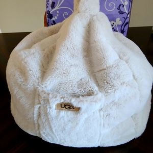 UGG Dawson oatmeal tablet pouf